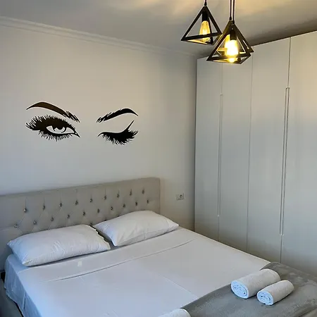 Central Tirana Apartment شقة